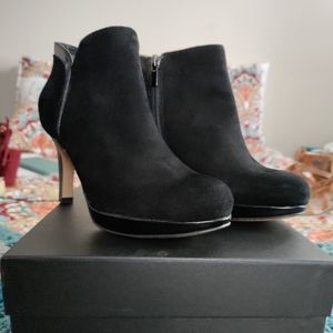 Clarks Delsie Stella Blk Suede Bootie size 6